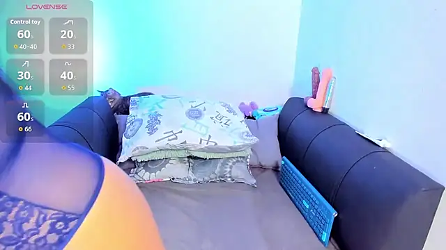 evelisse  online show from March 7, 3:13 am