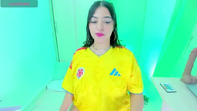 evelisse  online show from June 14, 3:19 am