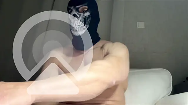 Snapshot of Luna_MaskedMan chatting on May 5, 6:55 pm Luna MaskedMan online show from May 5, 6:55 pm