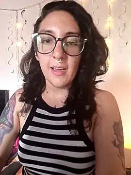 Snapshot of Melinerd chatting on December 22, 5:13 pm Melinerd online show from December 22, 5:13 pm