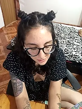 Snapshot of Melinerd chatting on December 17, 8:03 pm Melinerd online show from December 17, 8:03 pm