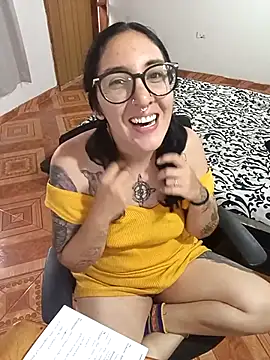 Snapshot of Melinerd chatting on December 15, 7:09 pm Melinerd online show from December 15, 7:09 pm