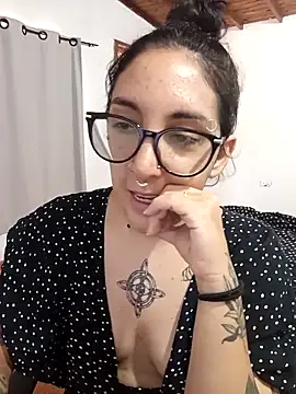 Snapshot of Melinerd chatting on December 20, 3:26 pm Melinerd online show from December 20, 3:26 pm