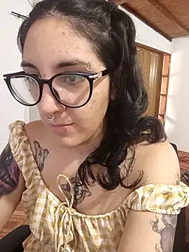 Snapshot of Melinerd chatting on November 28, 5:13 pm Melinerd online show from November 28, 5:13 pm