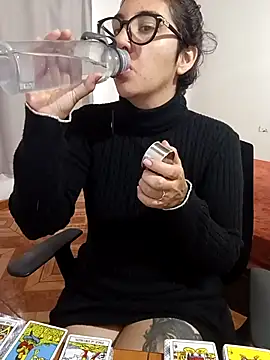 Snapshot of Melinerd chatting on December 3, 7:35 pm Melinerd online show from December 3, 7:35 pm