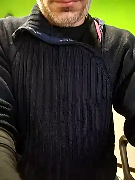 Snapshot of platone09 chatting on December 16, 1:48 pm platone09 online show from December 16, 1:48 pm