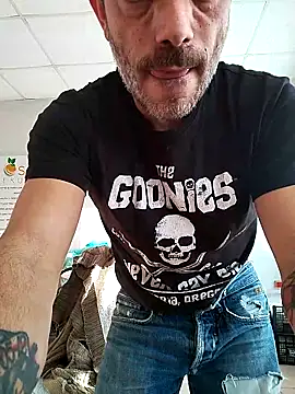 Snapshot of platone09 chatting on November 11, 2:23 pm platone09 online show from November 11, 2:23 pm