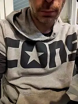 Snapshot of platone09 chatting on December 14, 8:58 pm platone09 online show from December 14, 8:58 pm