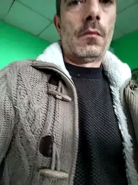 Snapshot of platone09 chatting on November 18, 2:42 pm platone09 online show from November 18, 2:42 pm