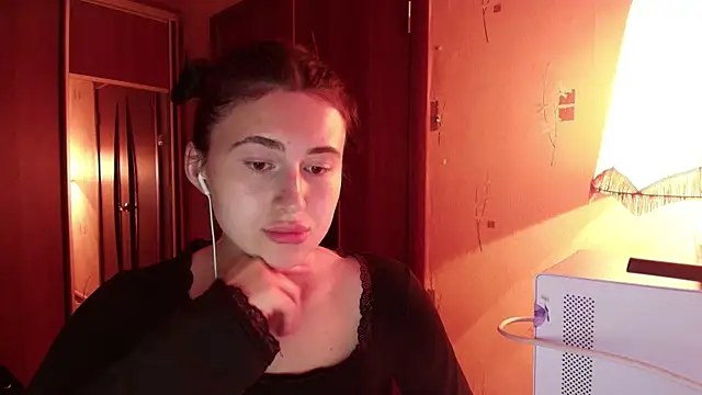 KristinaScott online show from April 5, 5:19 pm