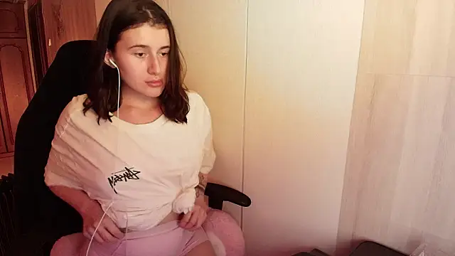 KristinaScott online show from February 24, 4:08 pm