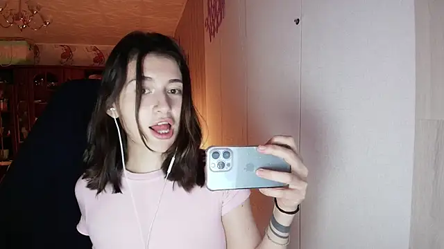 KristinaScott online show from March 1, 5:57 pm