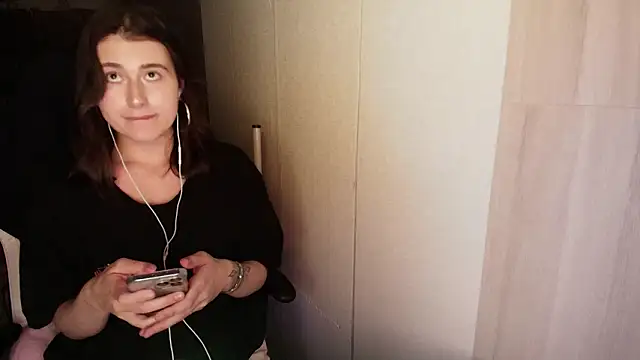 KristinaScott online show from March 7, 4:56 pm
