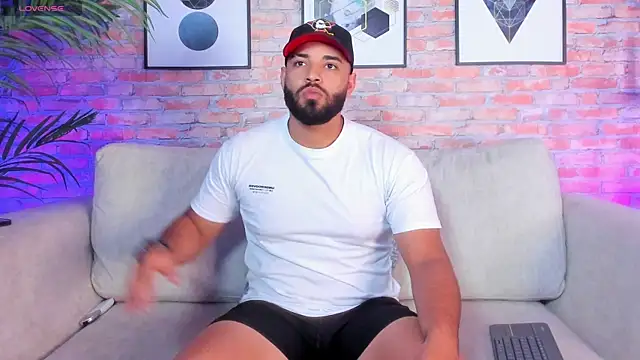 Chris Varden online show from December 2, 7:26 pm