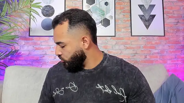 Chris Varden online show from December 15, 7:09 pm