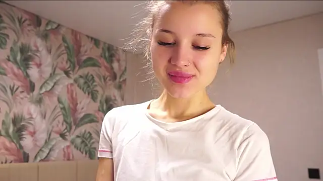 Snapshot of AnnabelleMaine chatting on November 17, 5:11 am AnnabelleMaine online show from November 17, 5:11 am