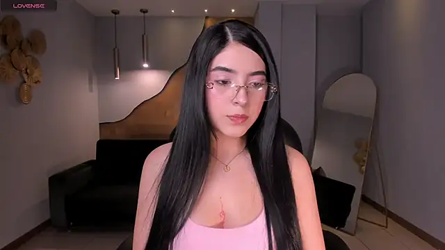 Snapshot of HaileyRoss_ chatting on June 5, 2:16 am HaileyRoss online show from June 5, 2:16 am