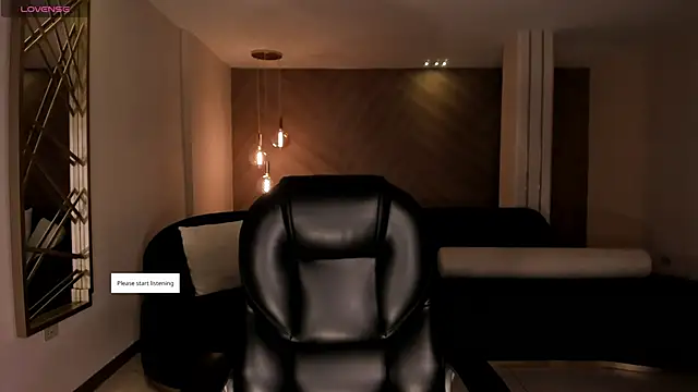 Snapshot of HaileyRoss_ chatting on June 8, 11:11 am HaileyRoss online show from June 8, 11:11 am