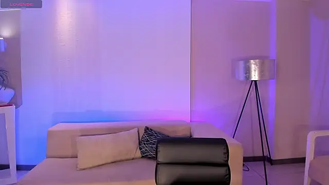 HaileyRoss  online show from March 3, 11:39 am