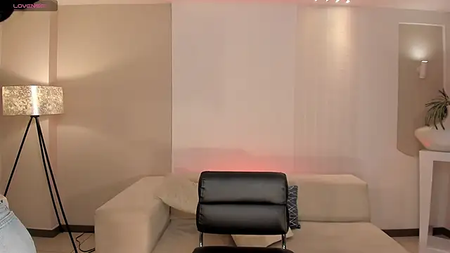 HaileyRoss  online show from March 6, 12:11 pm