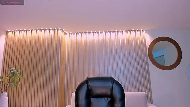 SophieLanne online show from March 29, 3:52 am