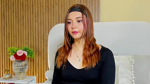 LondraBlush online show from April 8, 1:34 pm