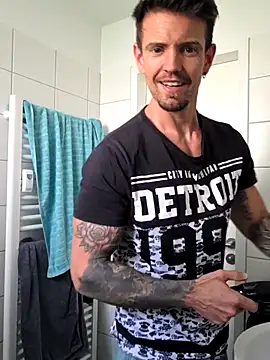 Mystery Mark online show from April 15, 2:21 pm