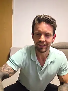 Snapshot of Mystery_Mark chatting on June 11, 6:38 pm Mystery Mark online show from June 11, 6:38 pm