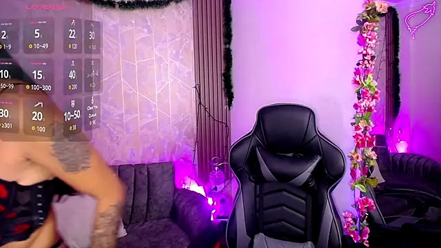 Snapshot of Tiny_Mooore1 chatting on November 18, 11:46 am Tiny Mooore1 online show from November 18, 11:46 am