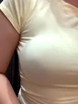 Snapshot of Agela_baby chatting on November 24, 9:31 am Agela baby online show from November 24, 9:31 am