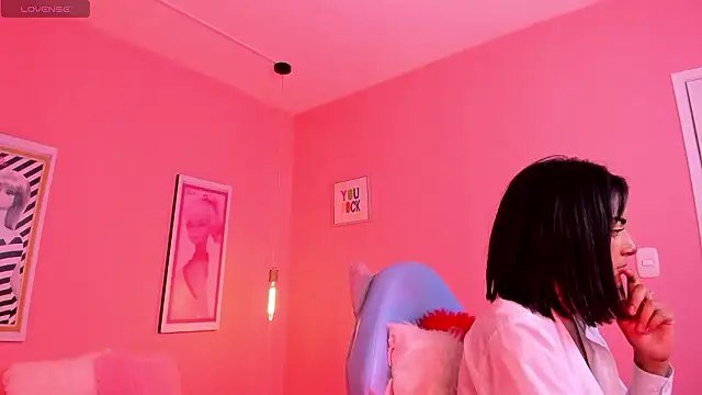 Snapshot of Milu_carbajal_x chatting on February 24, 4:24 am Milu carbajal x online show from February 24, 4:24 am