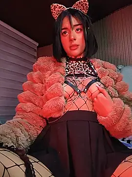 Snapshot of Milu_carbajal_x chatting on July 7, 8:40 am Milu carbajal x online show from July 7, 8:40 am