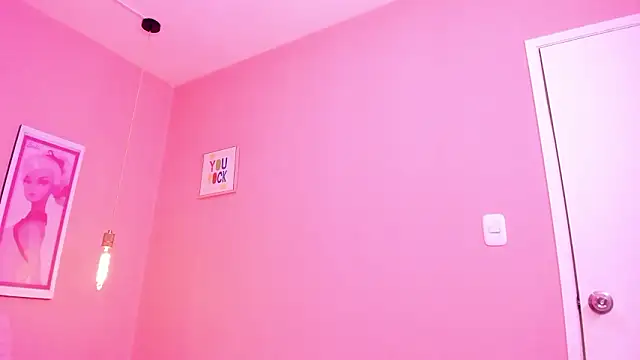 Snapshot of Milu_carbajal_x chatting on February 21, 4:03 am Milu carbajal x online show from February 21, 4:03 am