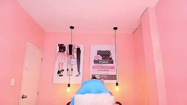 Snapshot of Milu_carbajal_x chatting on February 12, 9:58 pm Milu carbajal x online show from February 12, 9:58 pm