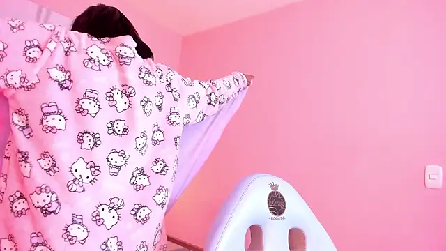 Snapshot of Milu_carbajal_x chatting on February 25, 3:40 am Milu carbajal x online show from February 25, 3:40 am