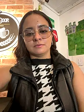 HANNAHBAKER00 online show from November 22, 9:13 pm