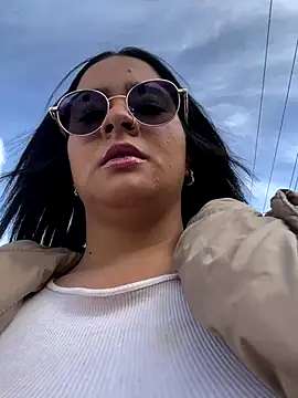 HANNAHBAKER00 online show from December 3, 8:30 pm