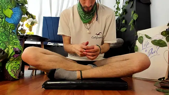 AngelDamianArt online show from December 18, 8:23 pm