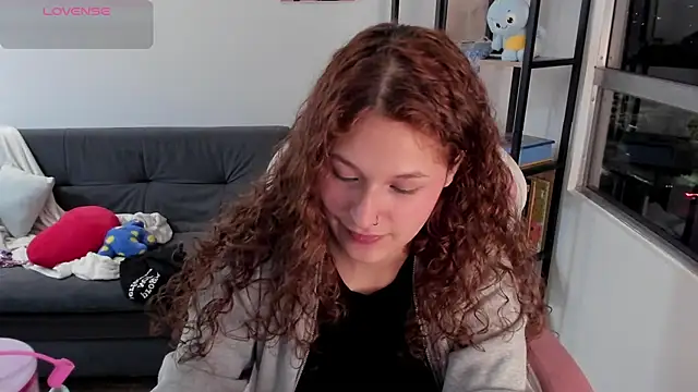 iam Nikki online show from April 15, 2:39 am