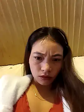 Snapshot of _Su-Su_ chatting on December 4, 1:04 am Su-Su online show from December 4, 1:04 am