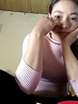 Snapshot of _Su-Su_ chatting on December 3, 1:50 am Su-Su online show from December 3, 1:50 am