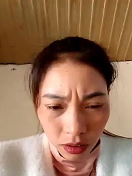 Snapshot of _Su-Su_ chatting on November 19, 7:08 am Su-Su online show from November 19, 7:08 am