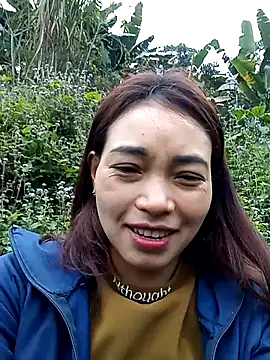 Snapshot of _Su-Su_ chatting on February 6, 3:24 am Su-Su online show from February 6, 3:24 am