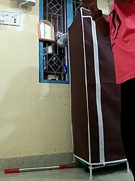 Snapshot of Desi_Hot_Queen chatting on November 16, 4:17 am Desi Hot Queen online show from November 16, 4:17 am