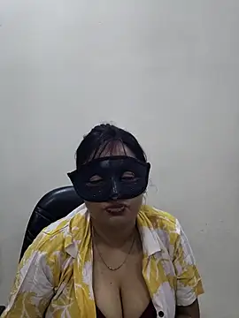 Cute-richa1 online show from February 19, 5:32 pm