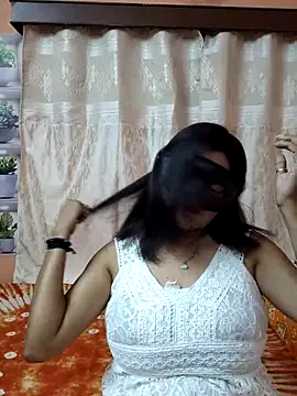Cute-richa1 online show from May 9, 3:04 pm