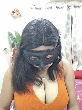 Cute-richa1 online show from May 24, 3:12 pm