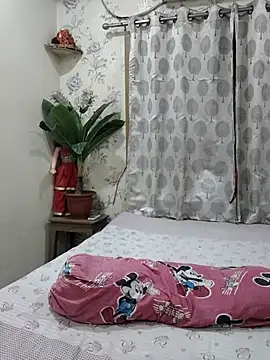 Cute-richa1 online show from April 18, 7:07 pm