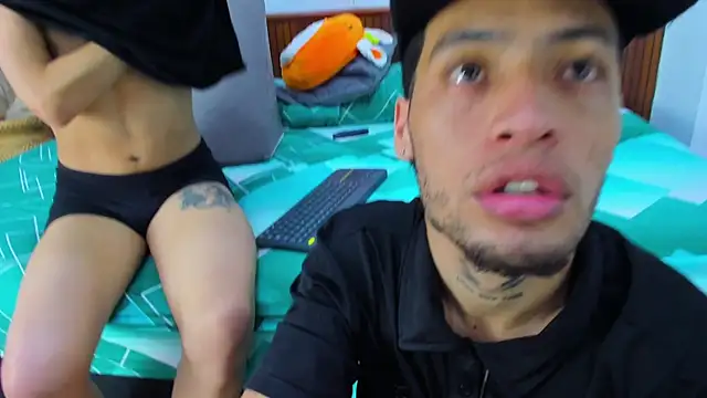 Snapshot of Loversinfire2 chatting on December 18, 8:23 pm Loversinfire2 online show from December 18, 8:23 pm