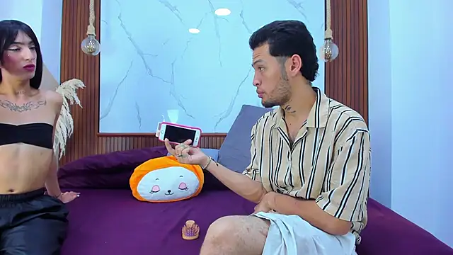 Snapshot of Loversinfire2 chatting on December 20, 9:06 pm Loversinfire2 online show from December 20, 9:06 pm